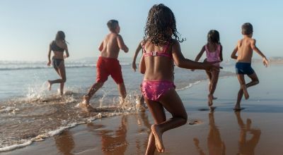 bambini in spiaggia